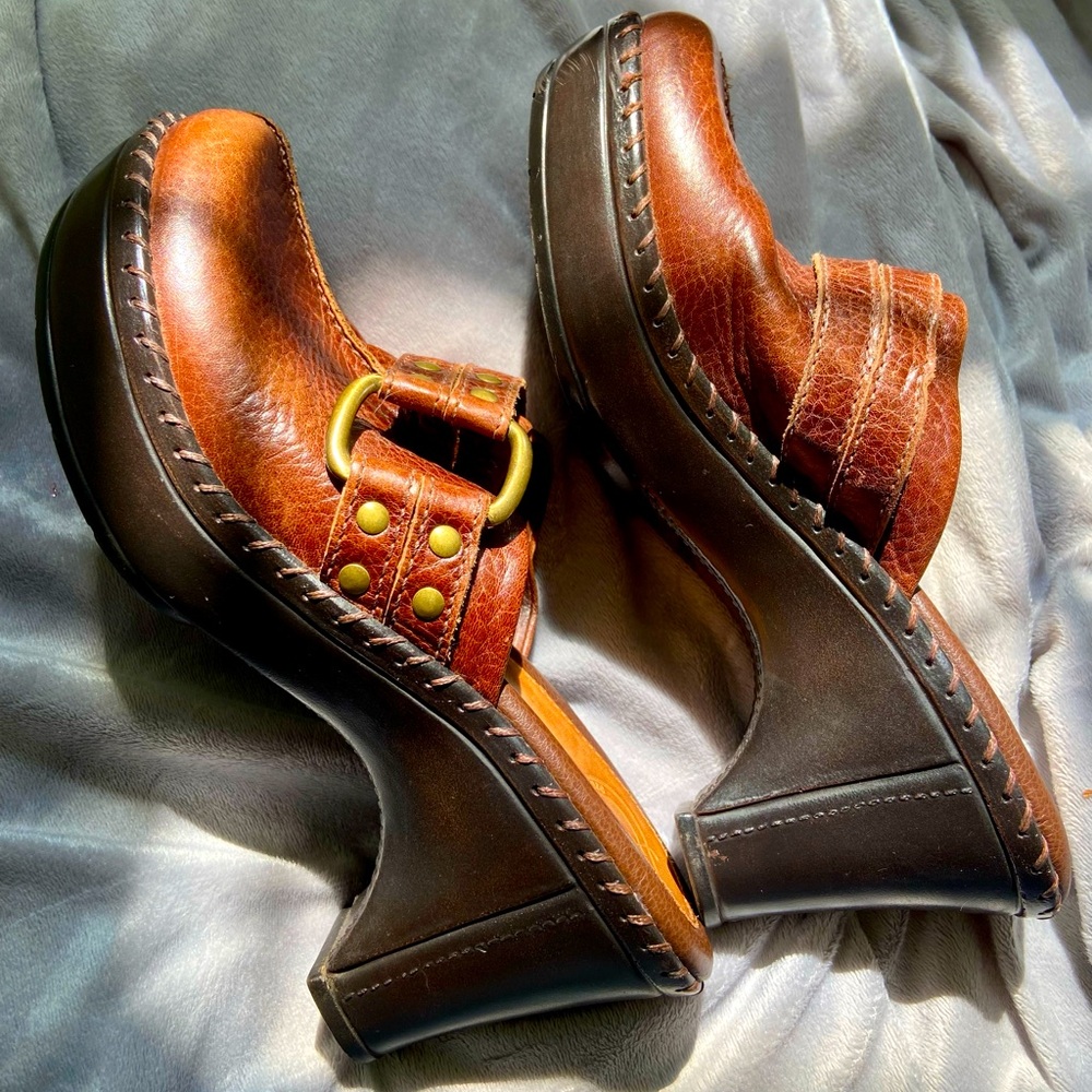 Genuine Leather Heeled Clogs 🤎
